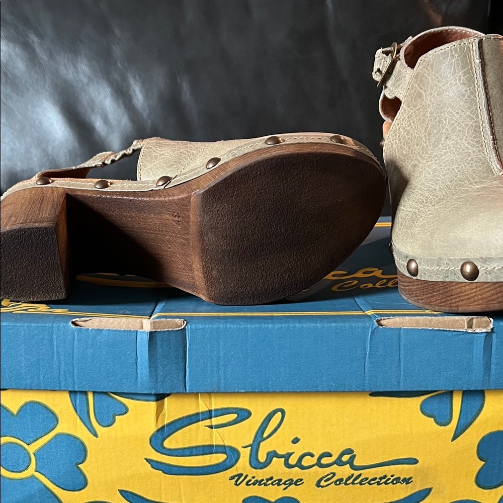 Sbicca Beige Leather Mules with Wooden Heel (Brand New) - Picture 7 of 9